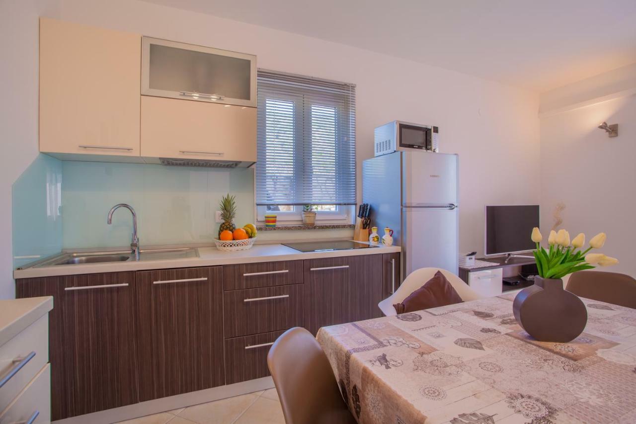 Apartman Madlen Cres Bagian luar foto