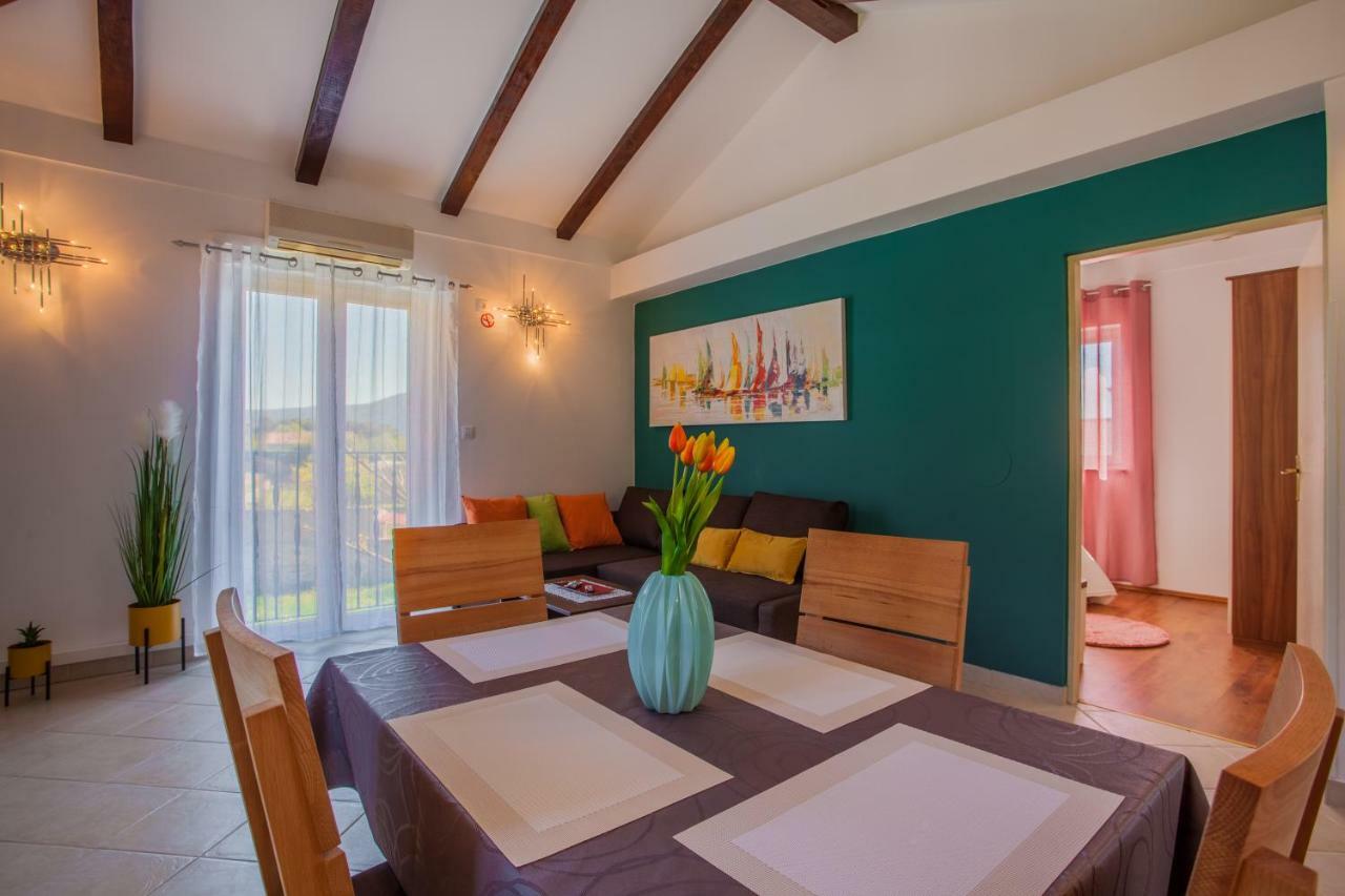 Apartman Madlen Cres Bagian luar foto