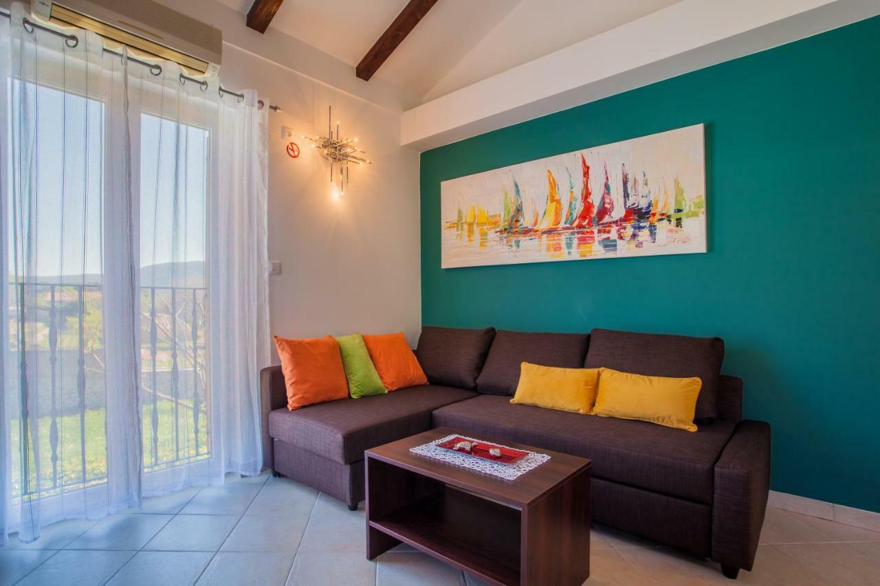 Apartman Madlen Cres Bagian luar foto