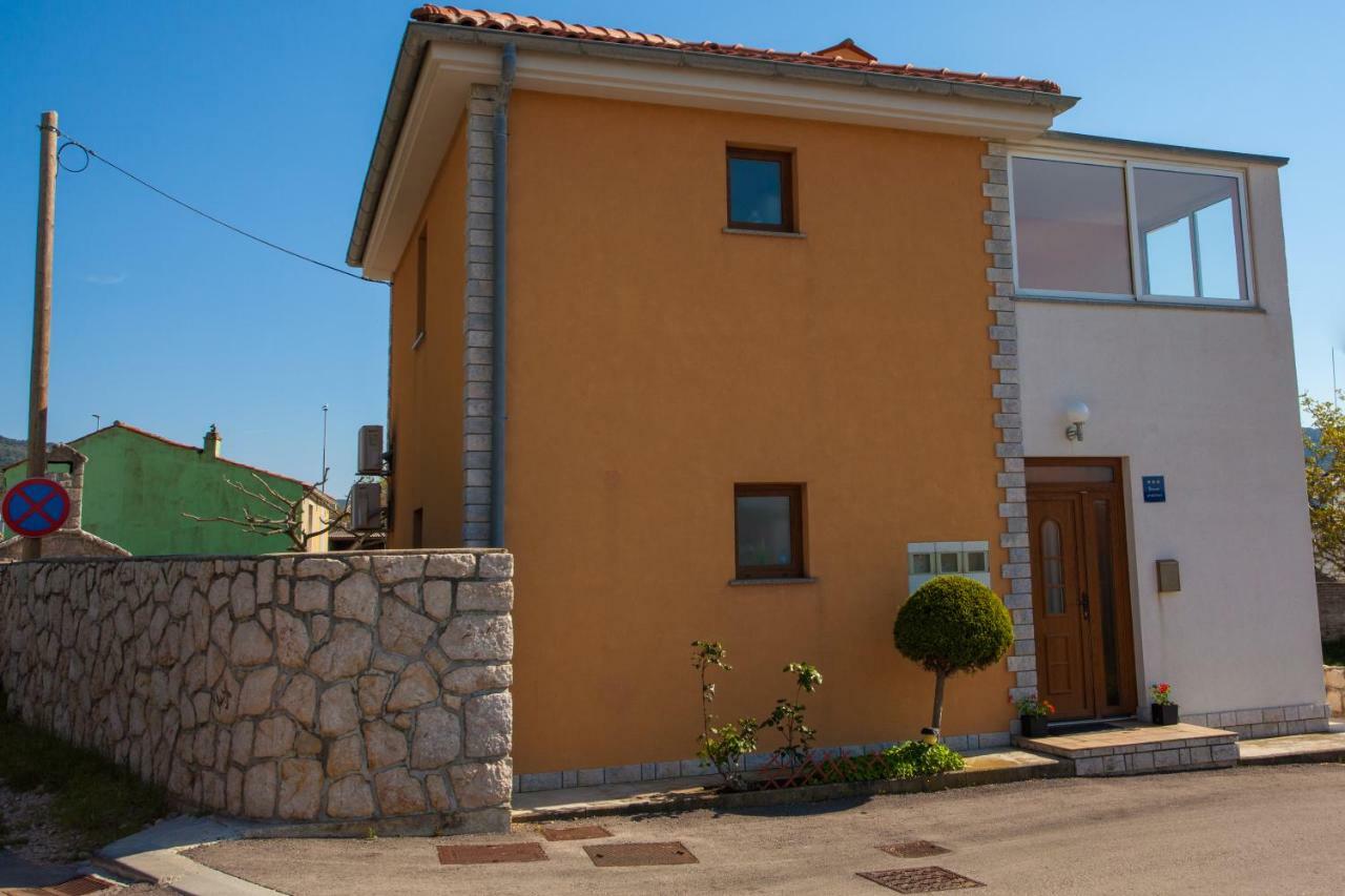 Apartman Madlen Cres Bagian luar foto