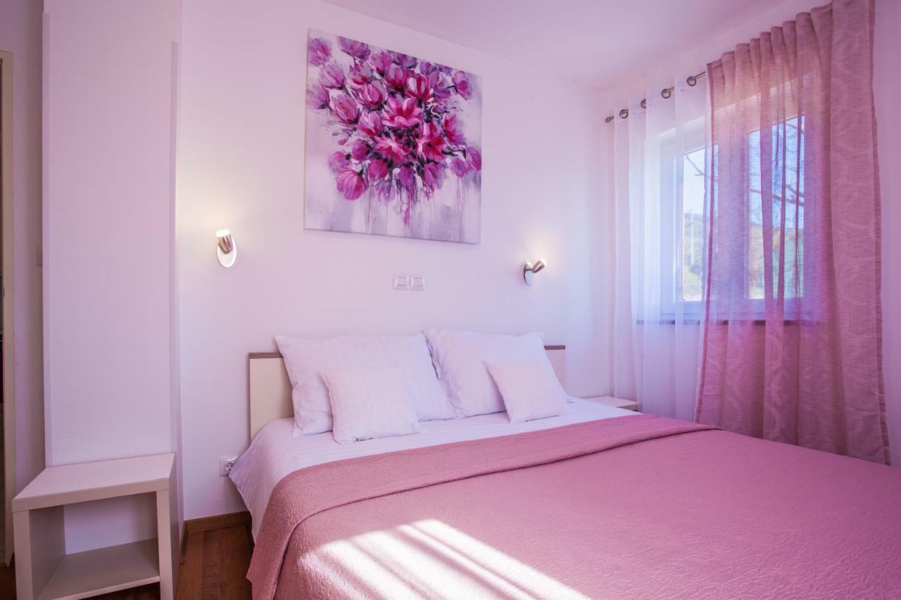 Apartman Madlen Cres Bagian luar foto