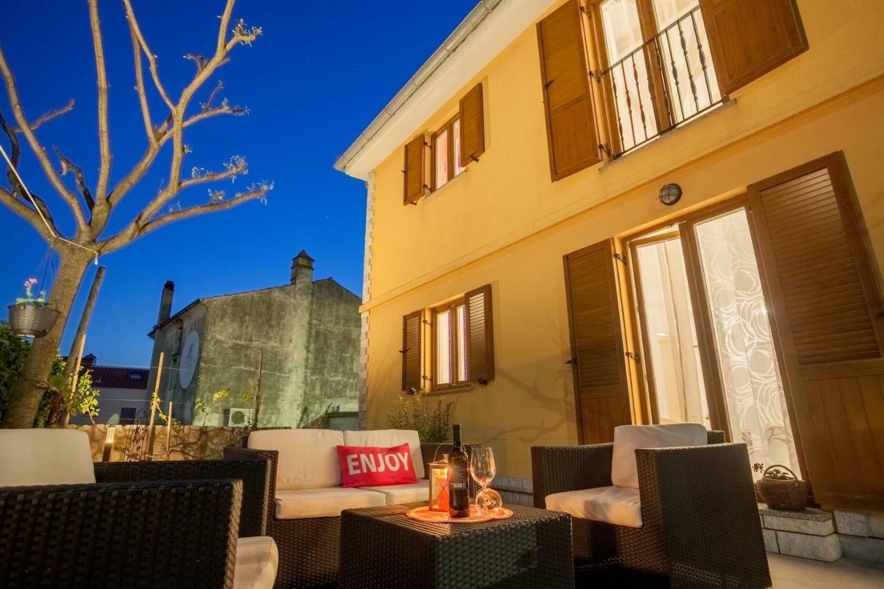 Apartman Madlen Cres Bagian luar foto