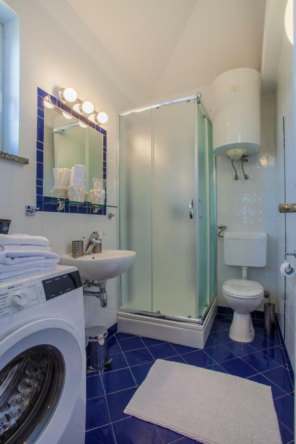 Apartman Madlen Cres Bagian luar foto