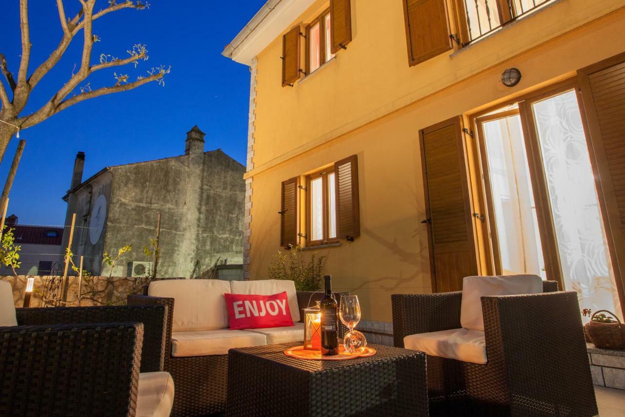Apartman Madlen Cres Bagian luar foto