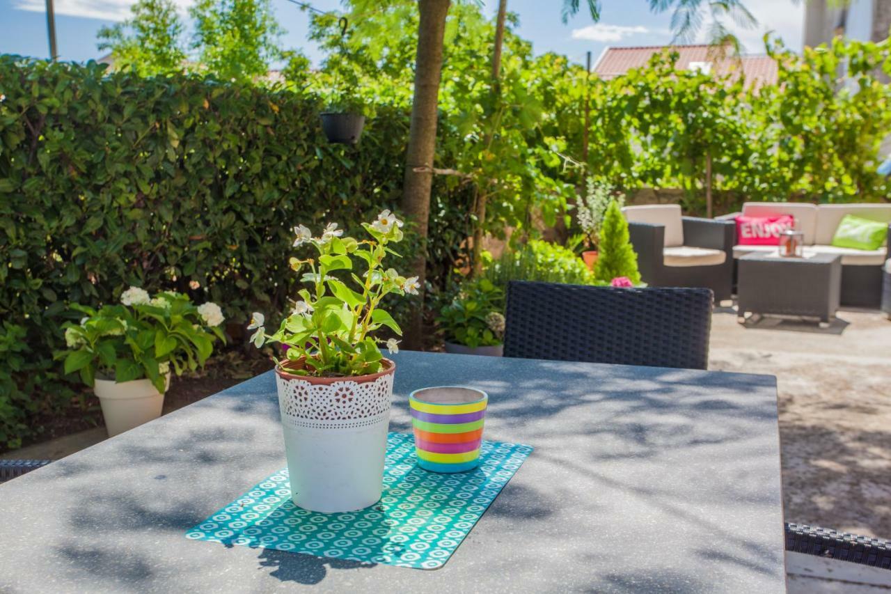 Apartman Madlen Cres Bagian luar foto